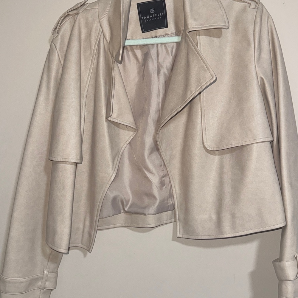 Bagatelle Women's beige cropped leather jacket